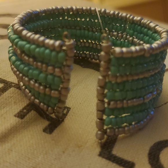 Seed beaded, style in handwired cuff bracelet - Picture 6 of 7